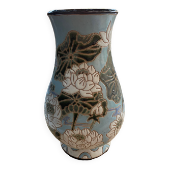 Ceramic vase with flower pattern