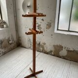 Patère wears pine coat 70