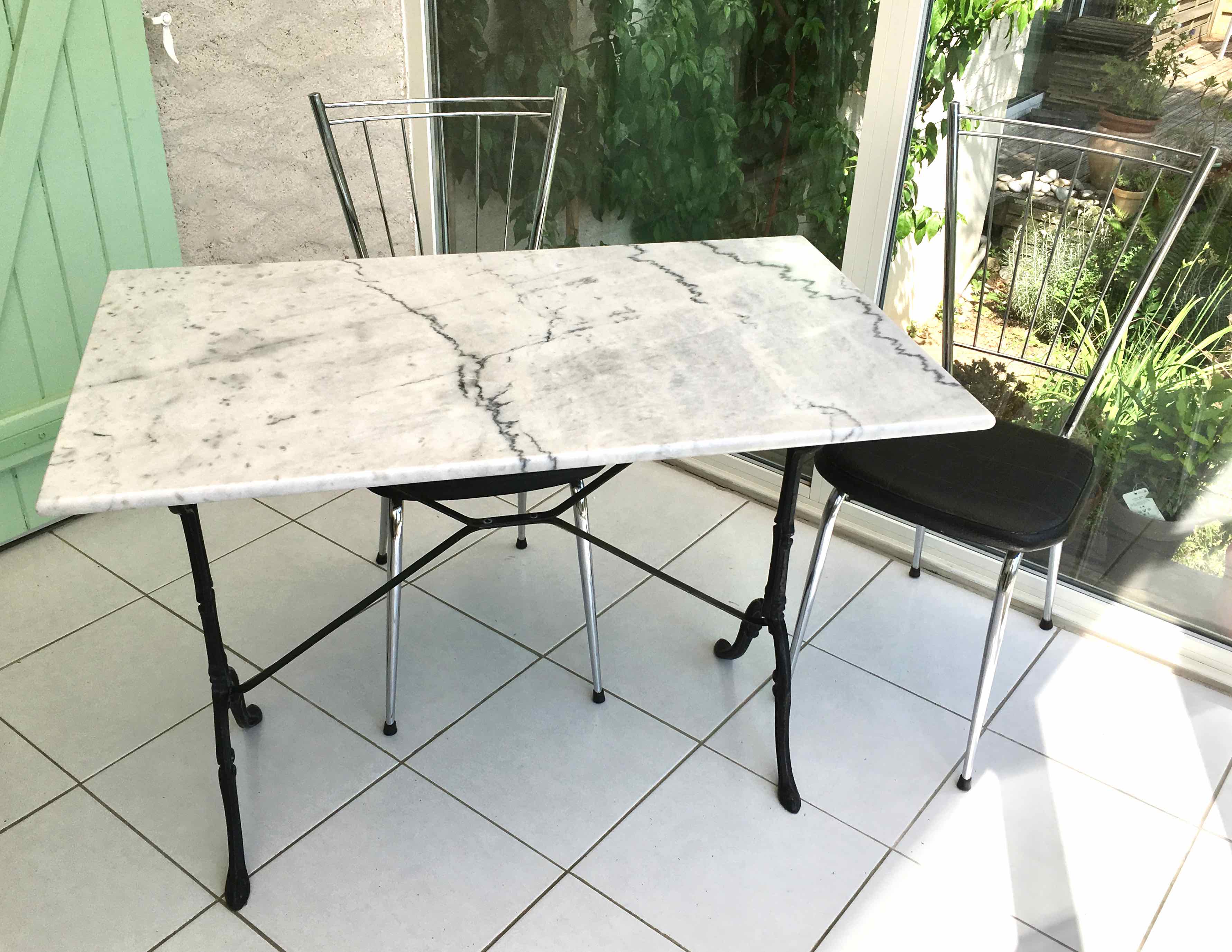 Table bistrot marbre et fonte