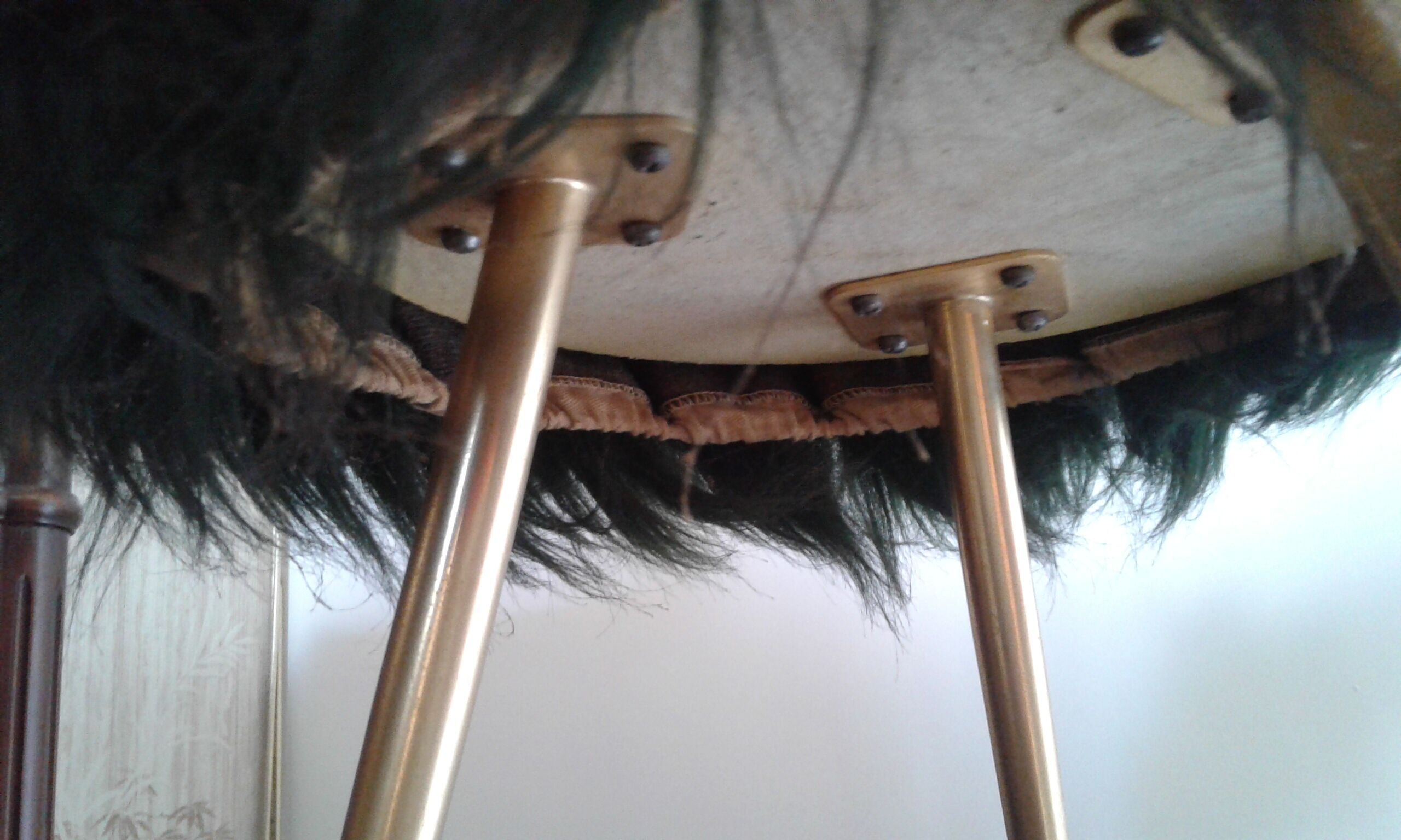 Tabouret moumoute tripode vintage