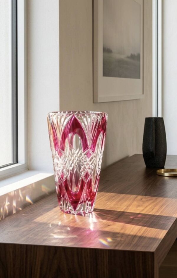 Vase Val Saint Lambert en cristal doublé rubis taillé – circa 1920-1950