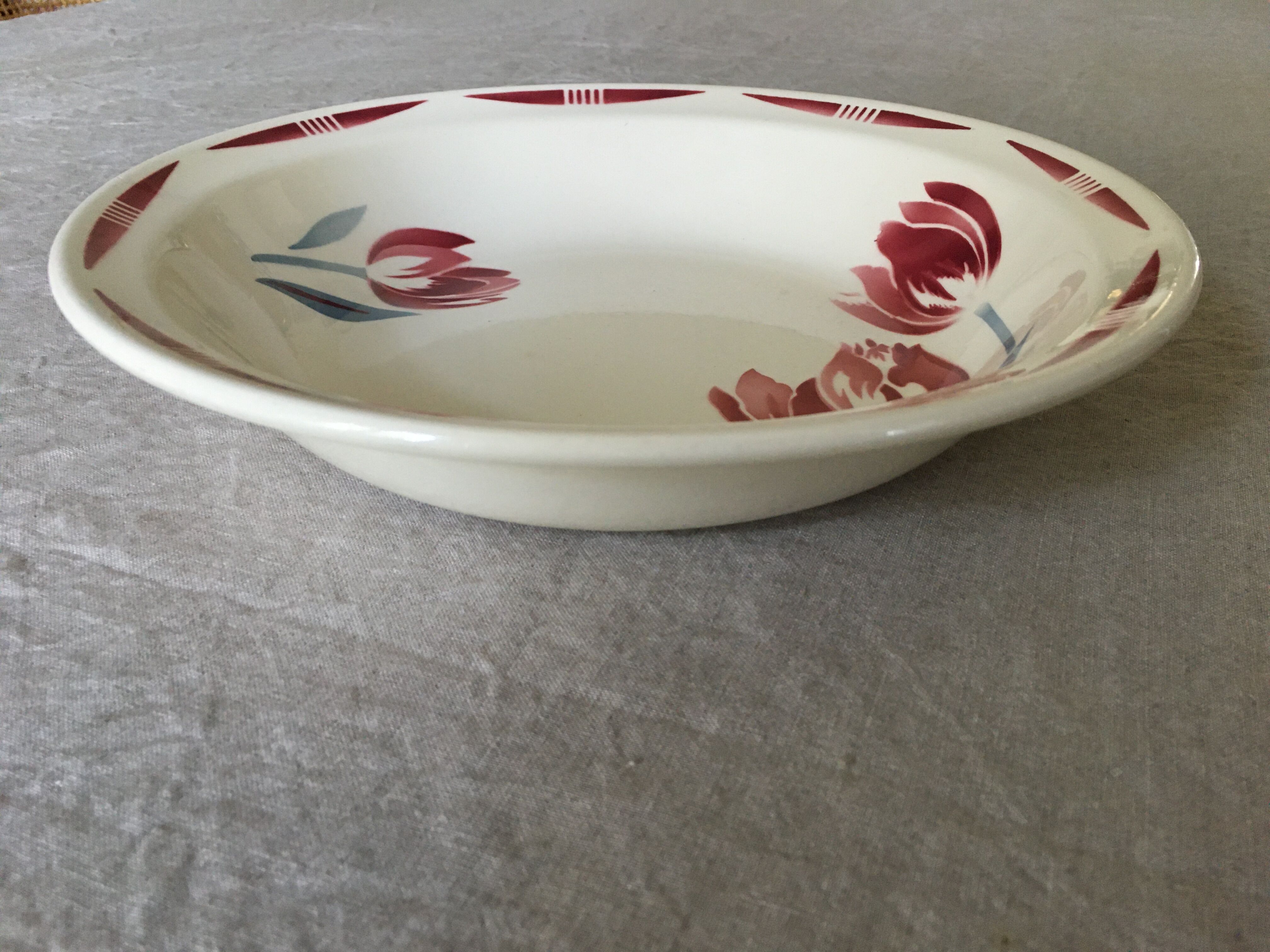 Round hollow earthenware dish