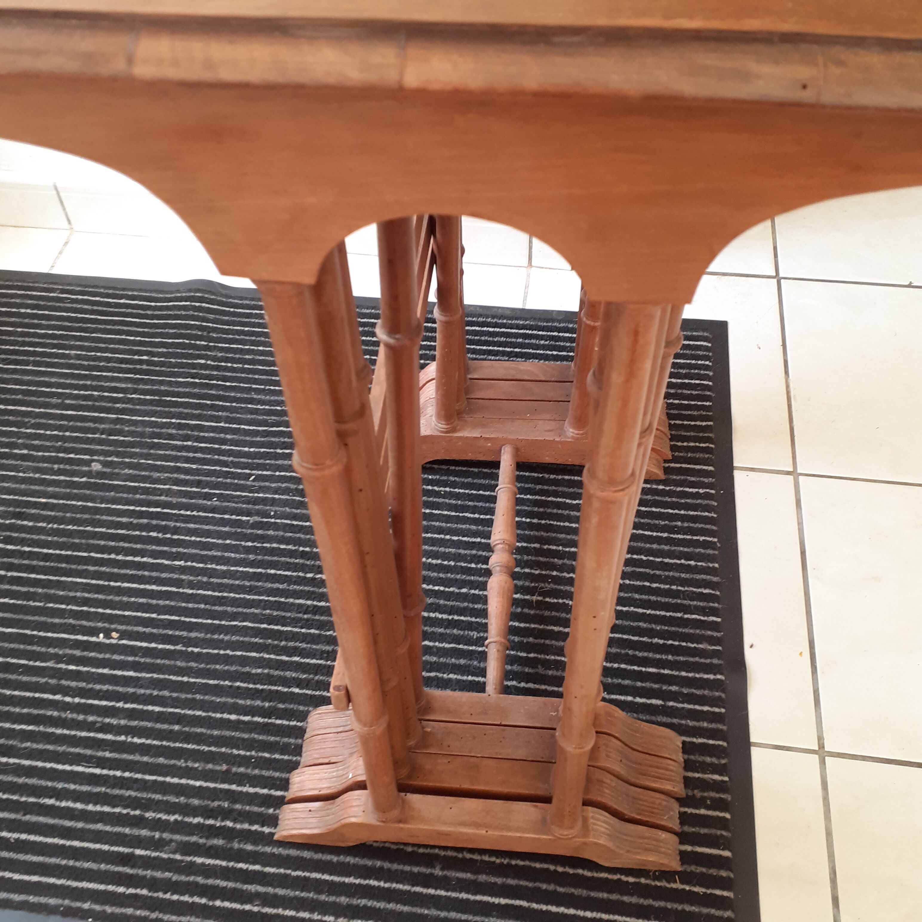 4 Branded trundle tables. Years 30.