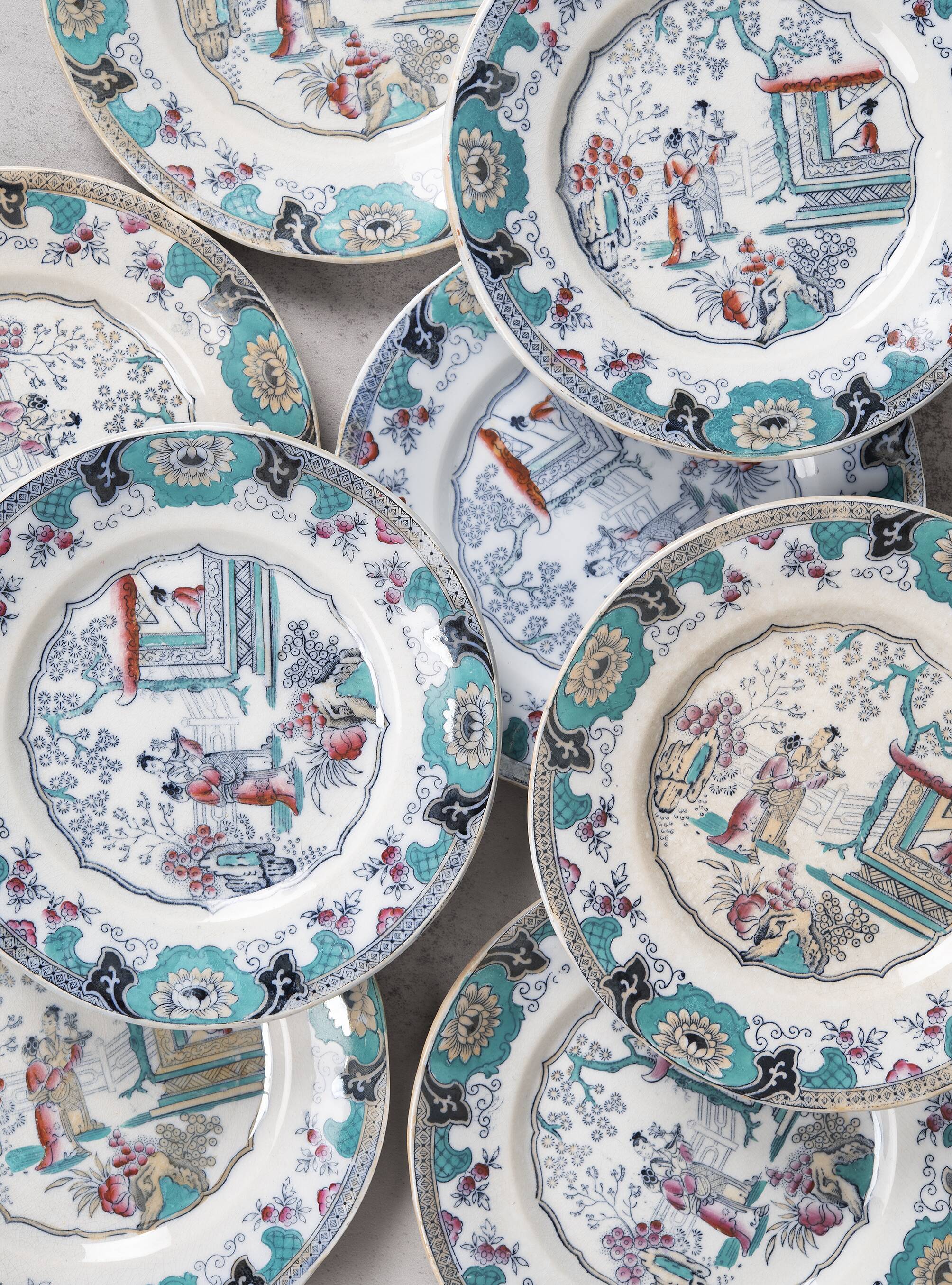12 plates with large dish, Boch Frères Canton