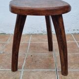 Low tripod stool in solid wood, design by Henri Bataille, 35 cm