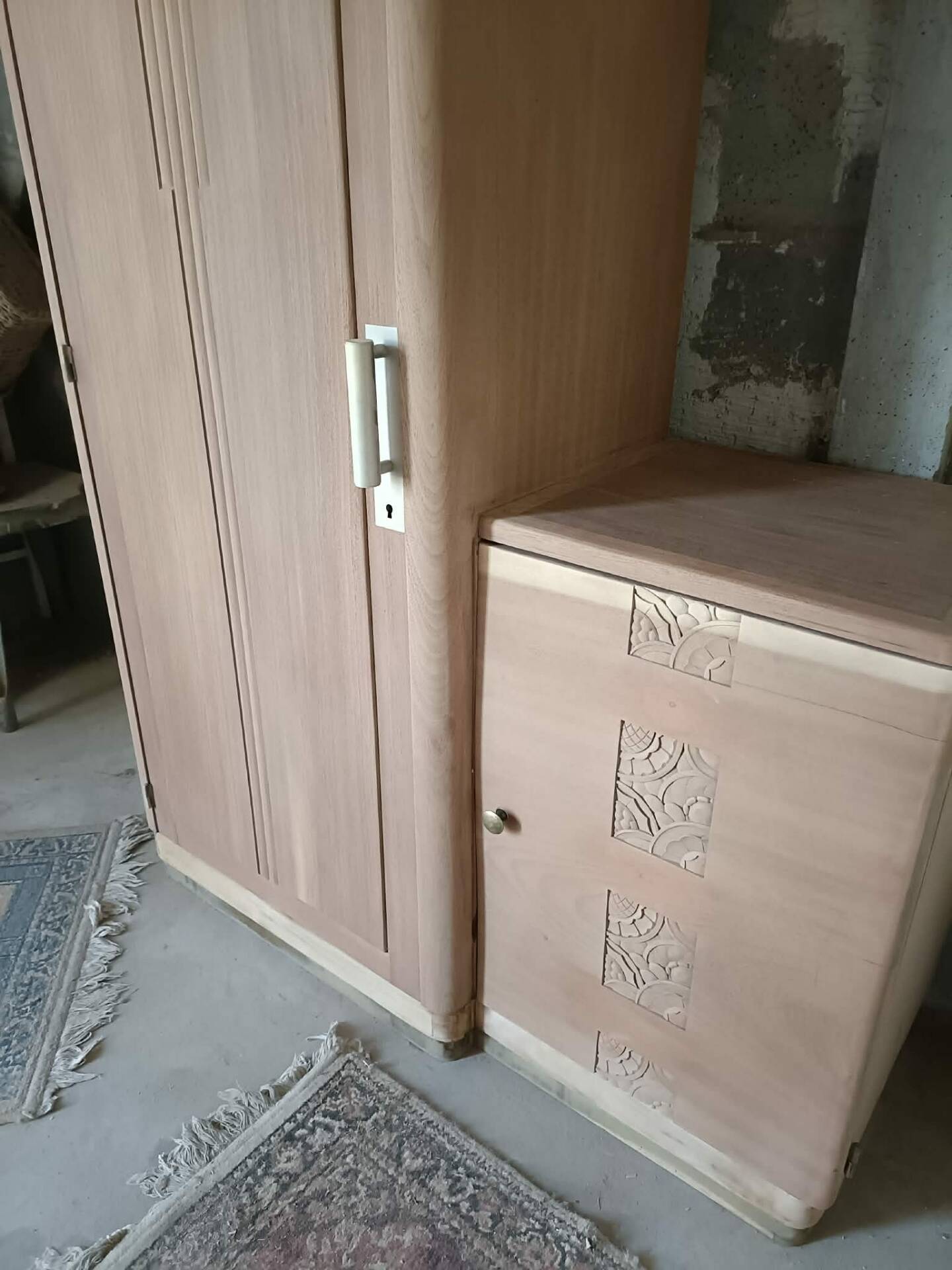 Armoire asymétrique