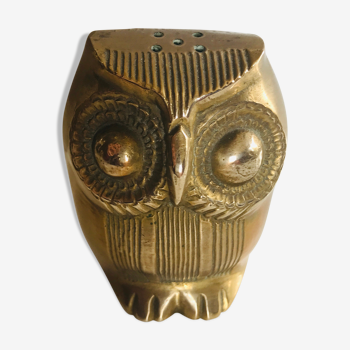 Brass owl wears incense