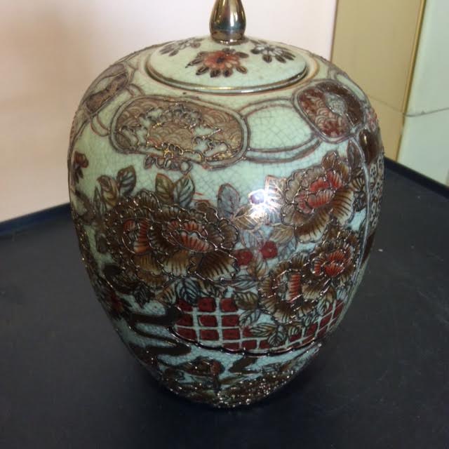 Porcelain ginger pot