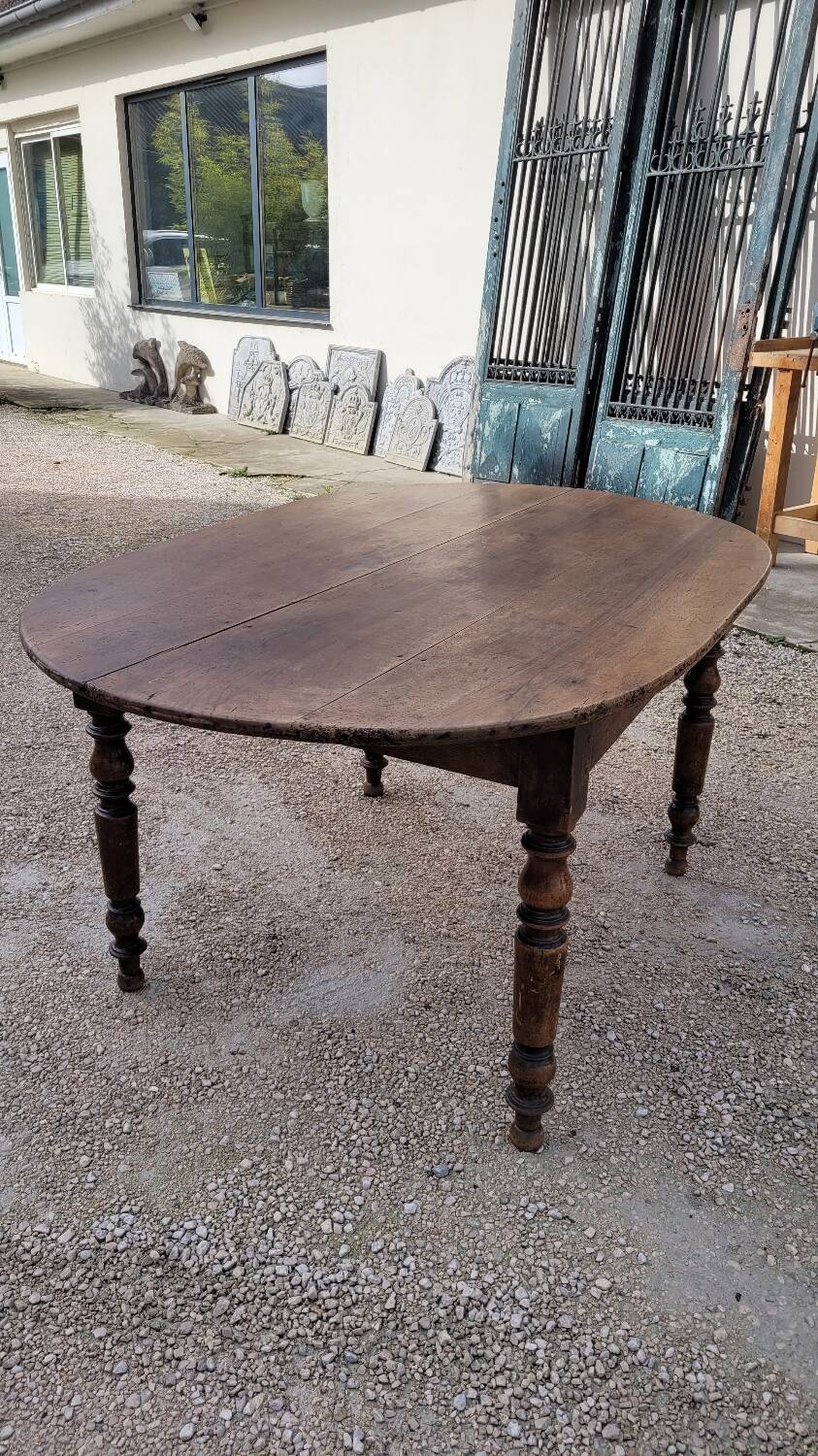 Oval Burgundy Farm Table in solid oak 19th