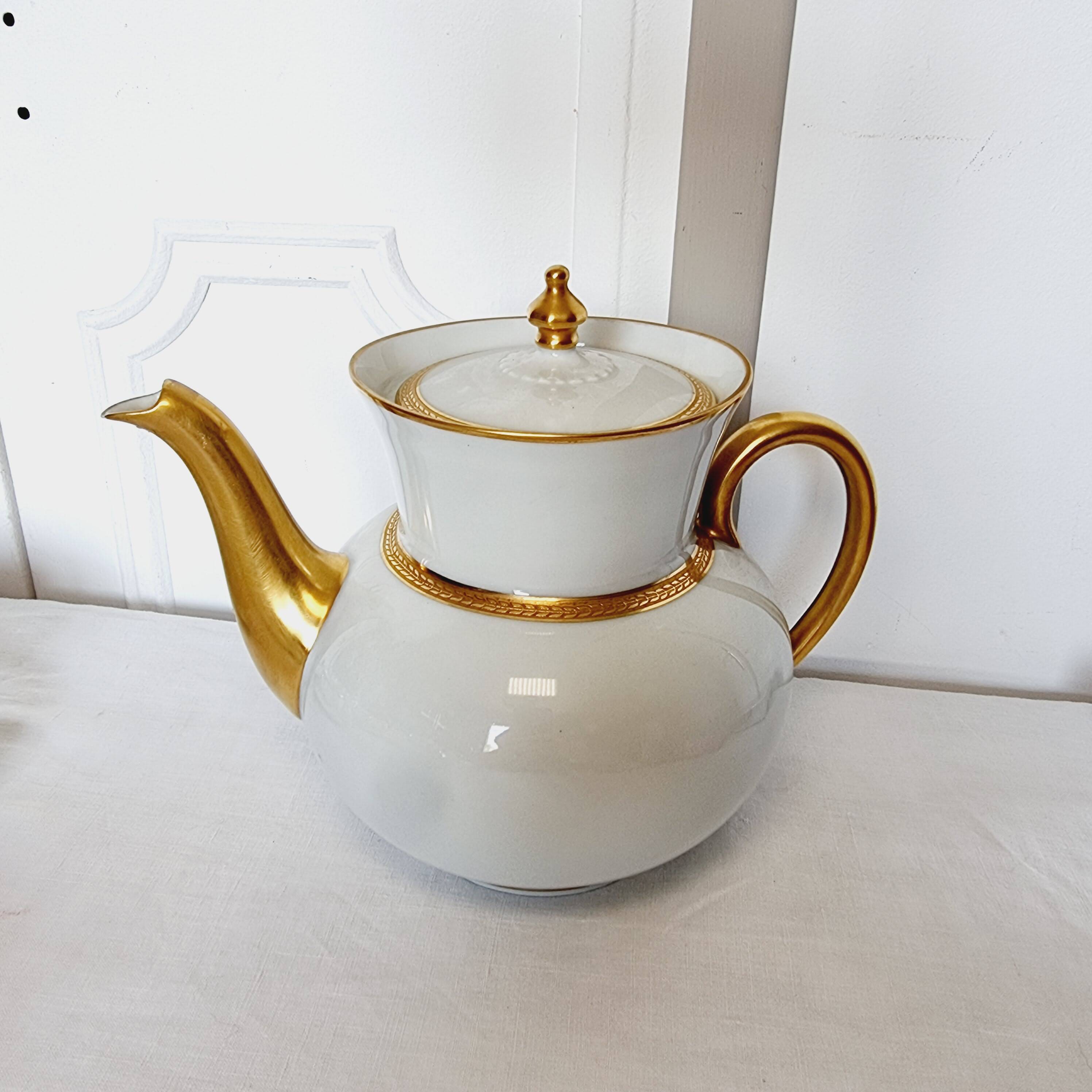 Impeccable Haviland Limoge coffee or tea service in fine porcelain and/or 24 carat
