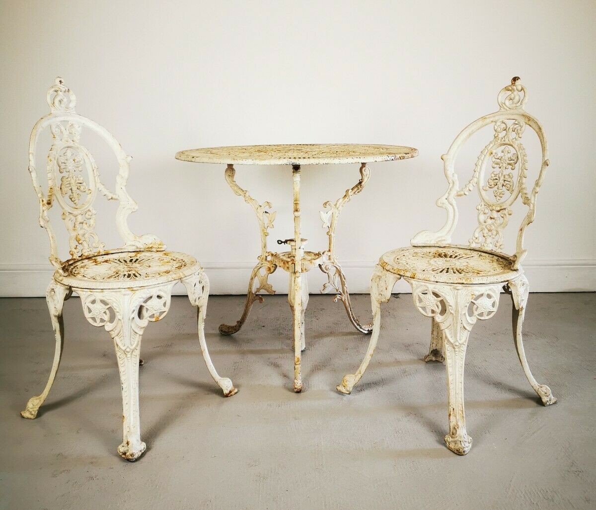 Vintage antique outdoor garden furniture cast metal table & 2 chairs