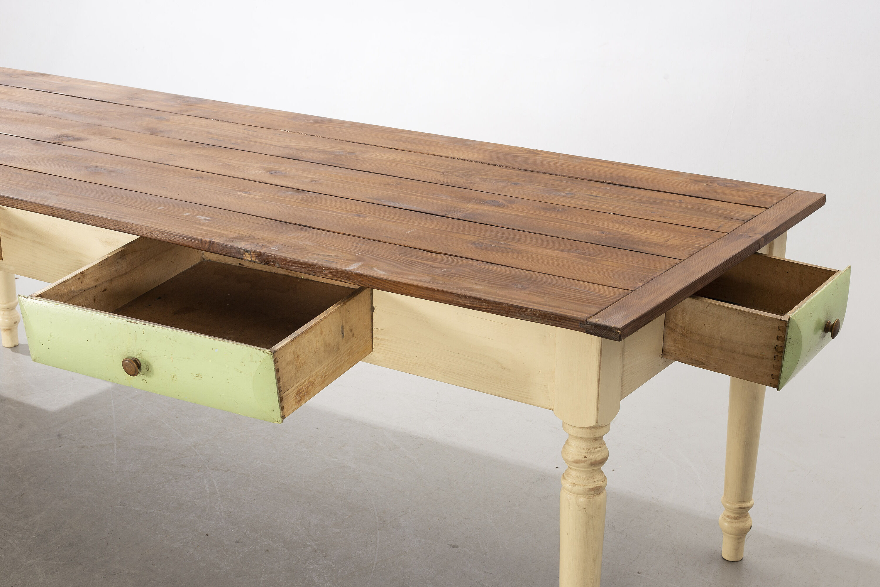 Scandinavian table 248 cm