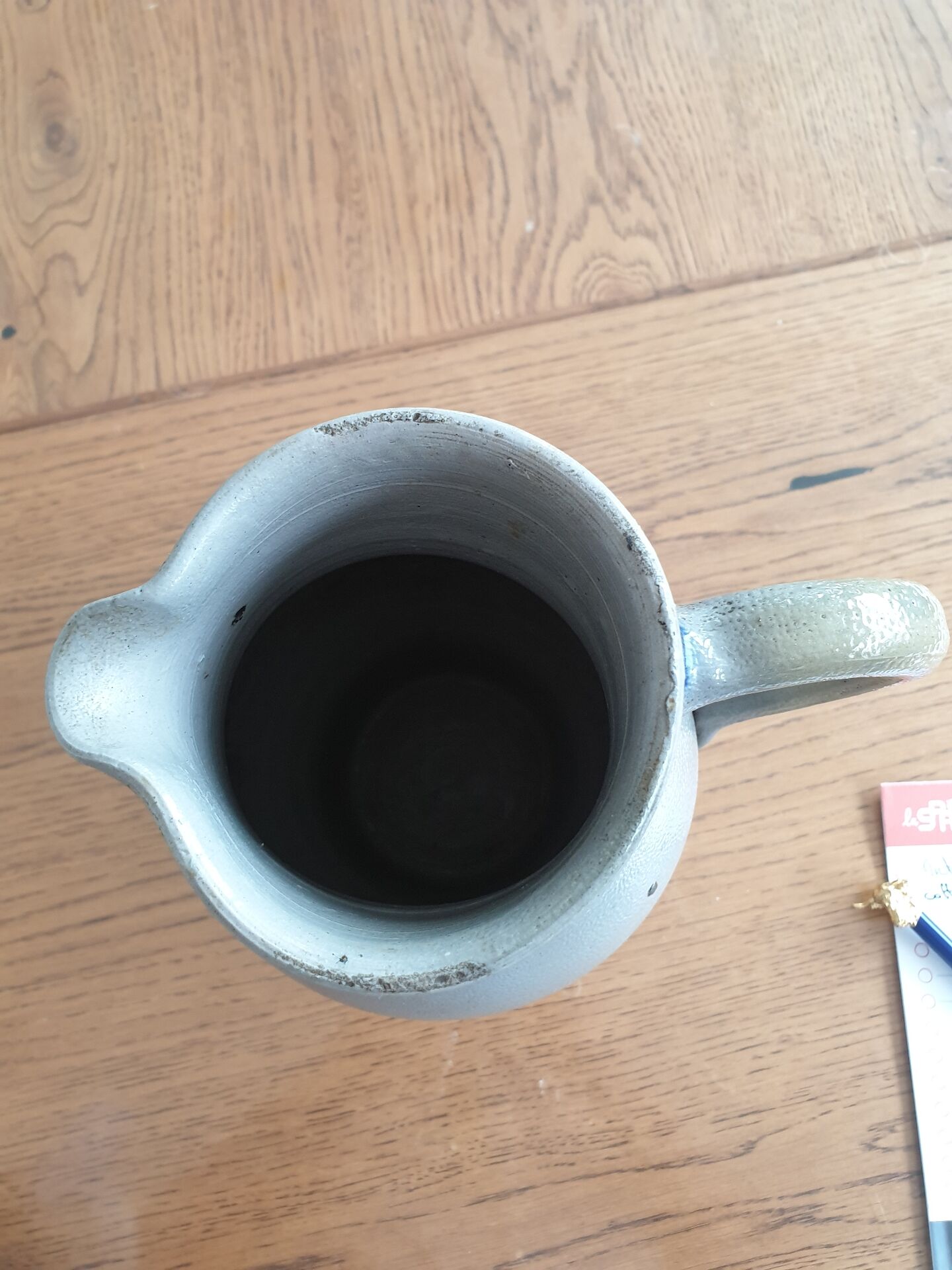 Grey carafe email decoration