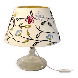 Lampe à poser vintage abat-jour brodé - XXème
