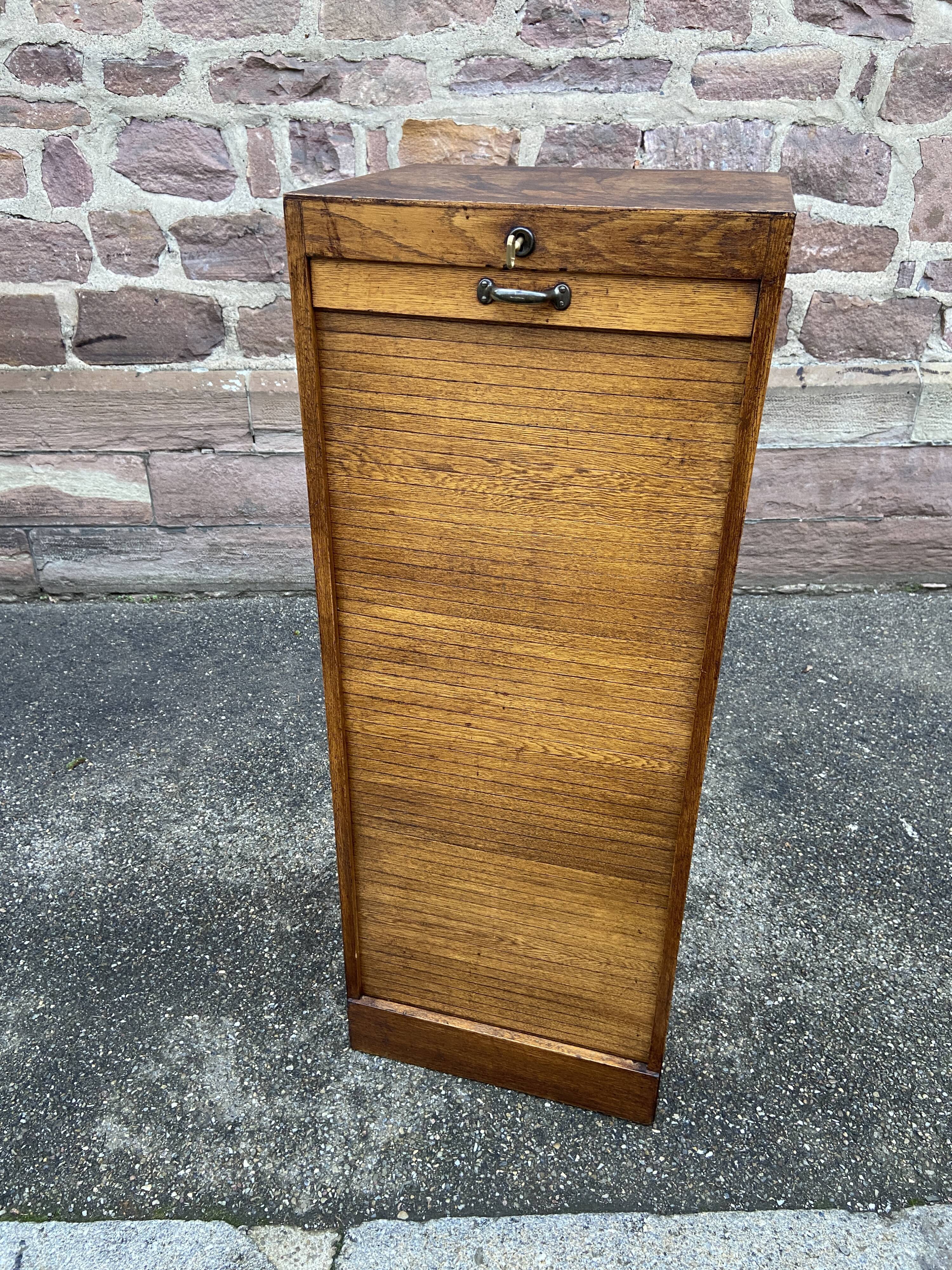 Sliding curtain binder cabinet