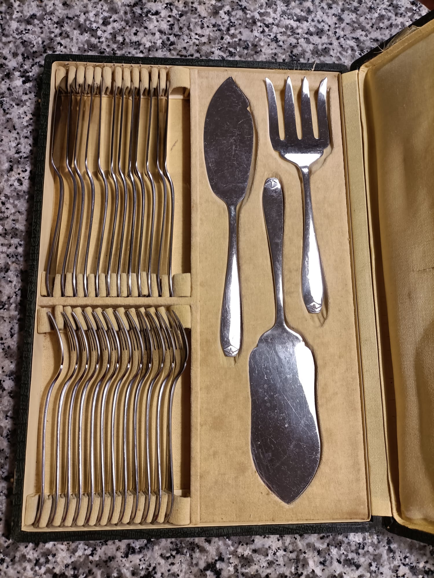 Ménagère de couverts à poisson en inox Art Déco
