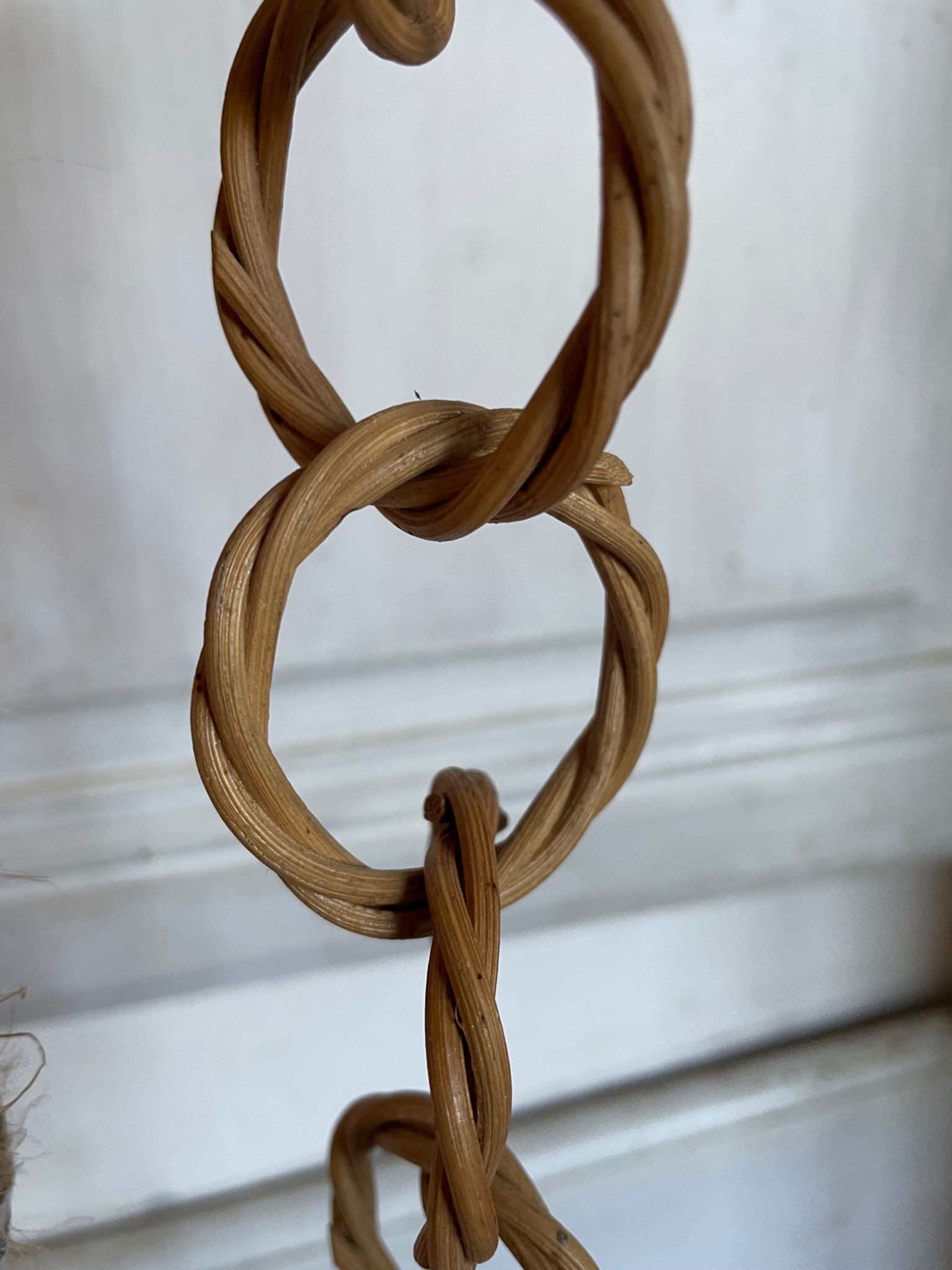 Suspension corde et rotin vintage