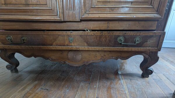 Armoire époque style Louis XV -Louis XVI en noyer