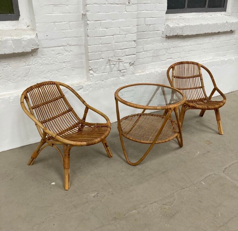 Set coffee table and rattan chairs
