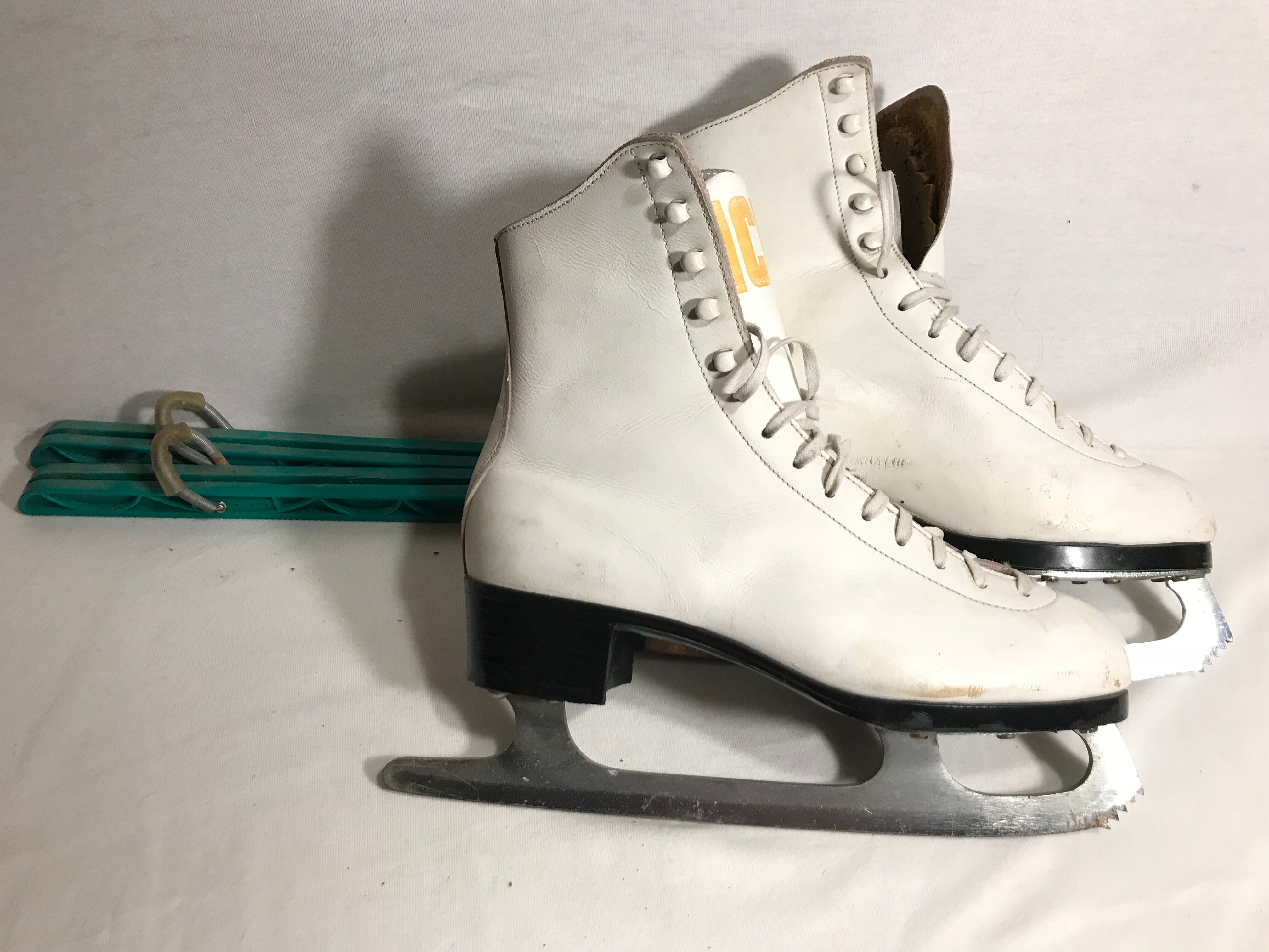 Old pair of ice skates alviera leather white size 39 vintage