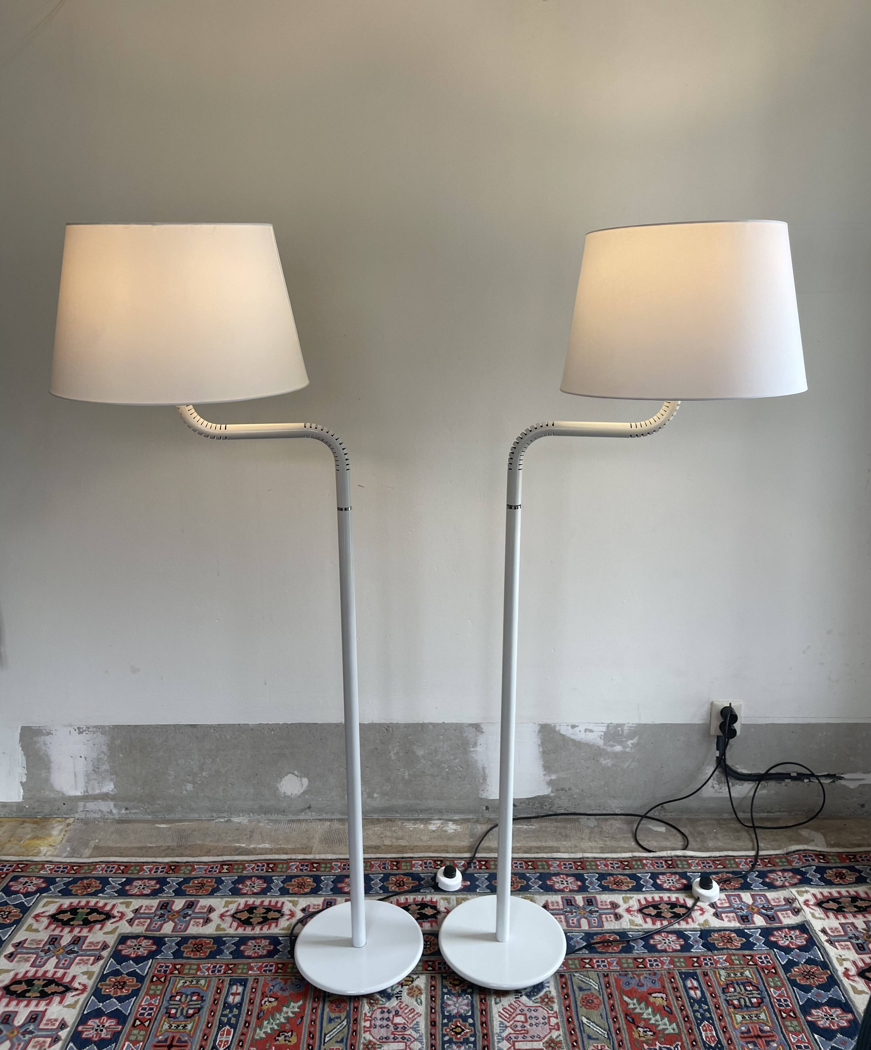 Set of two white Artifort 270 retro, standing lights