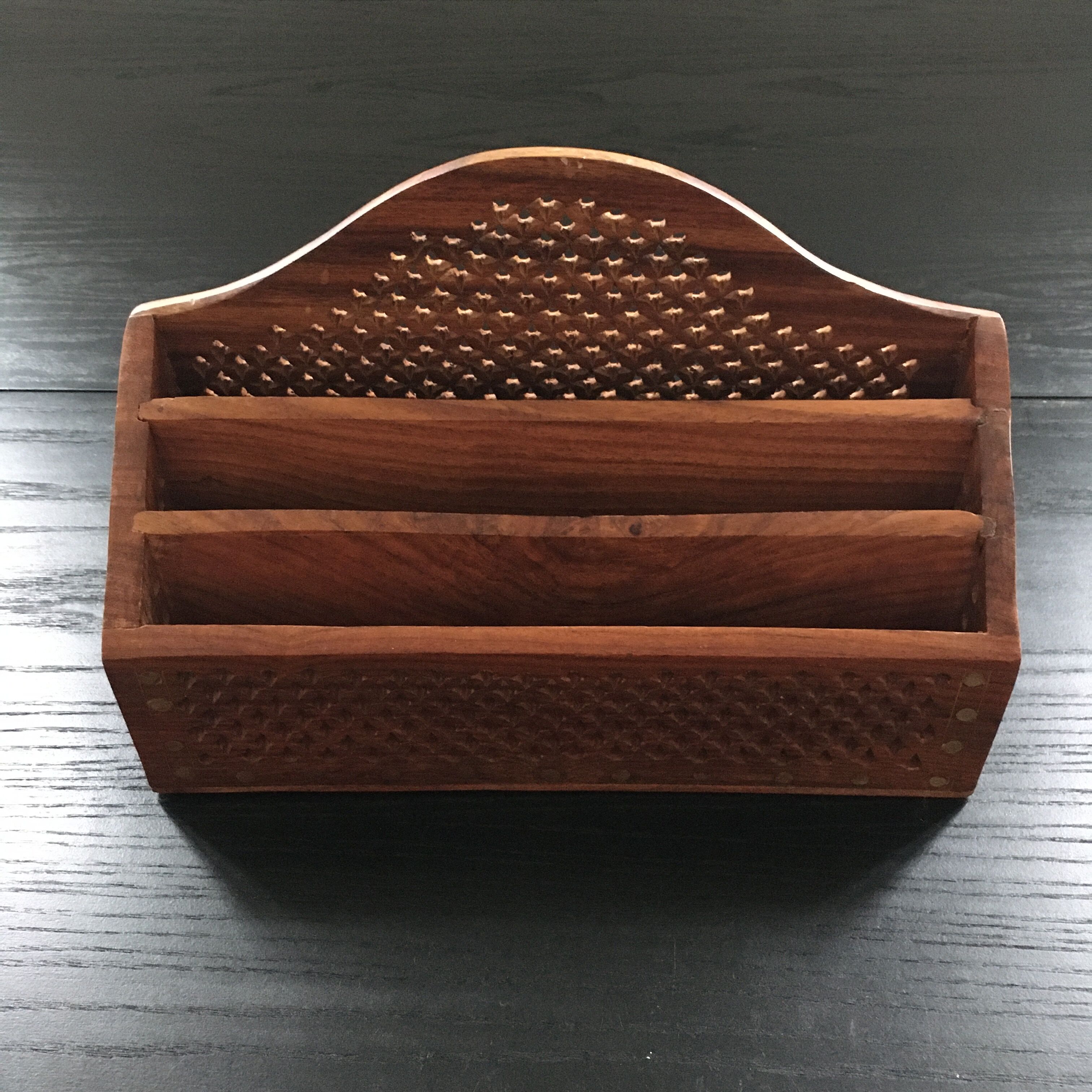 Moucharabieh mail organizer