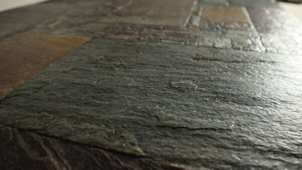 Table basse postmoderne par Pia Manu, Belgique