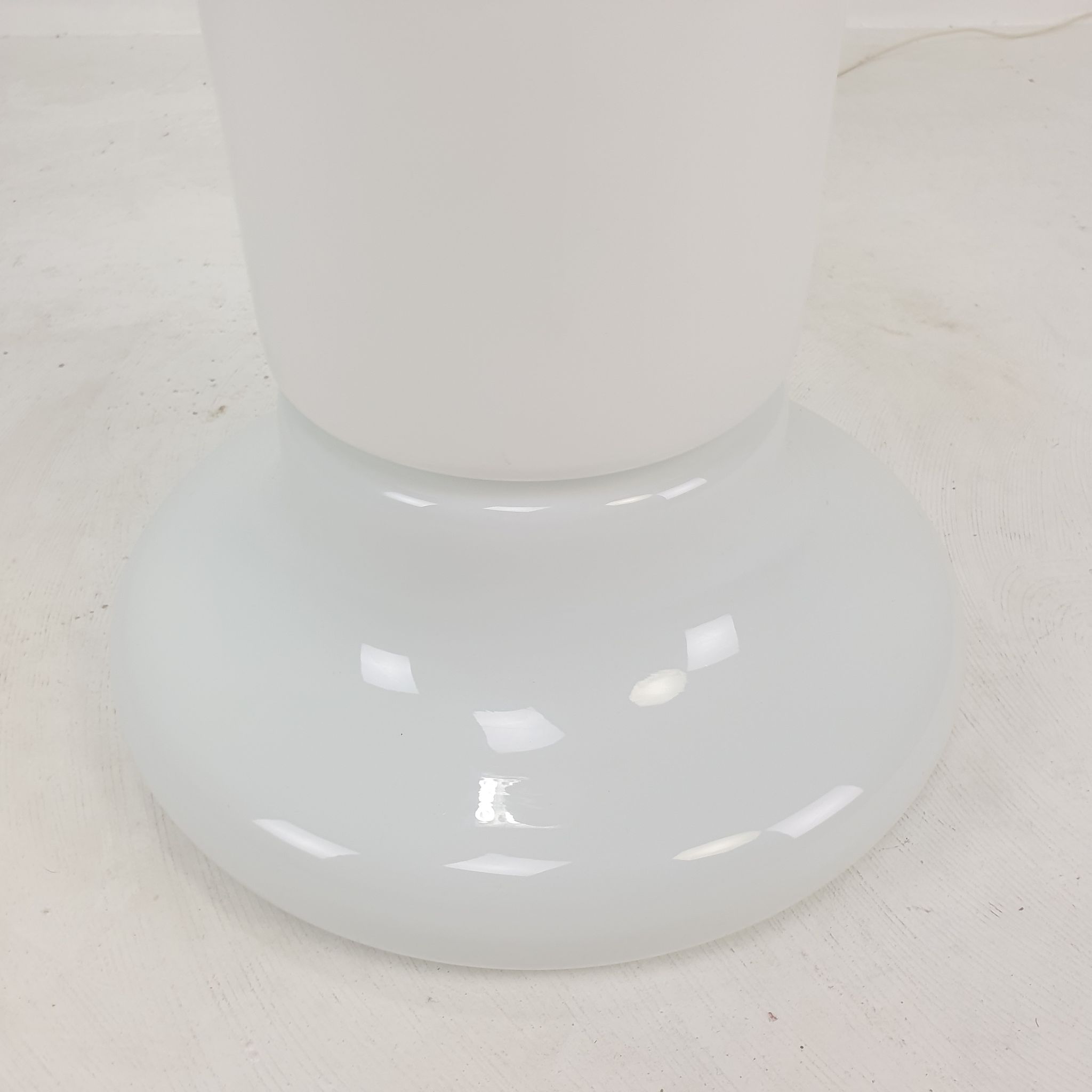 Italian opaline glass zea floor lamp by Salocchi for Lumenform, 1970s