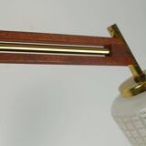 Lustre en teck, laiton et verre à 8 lumières de style sputnik des années 1960.