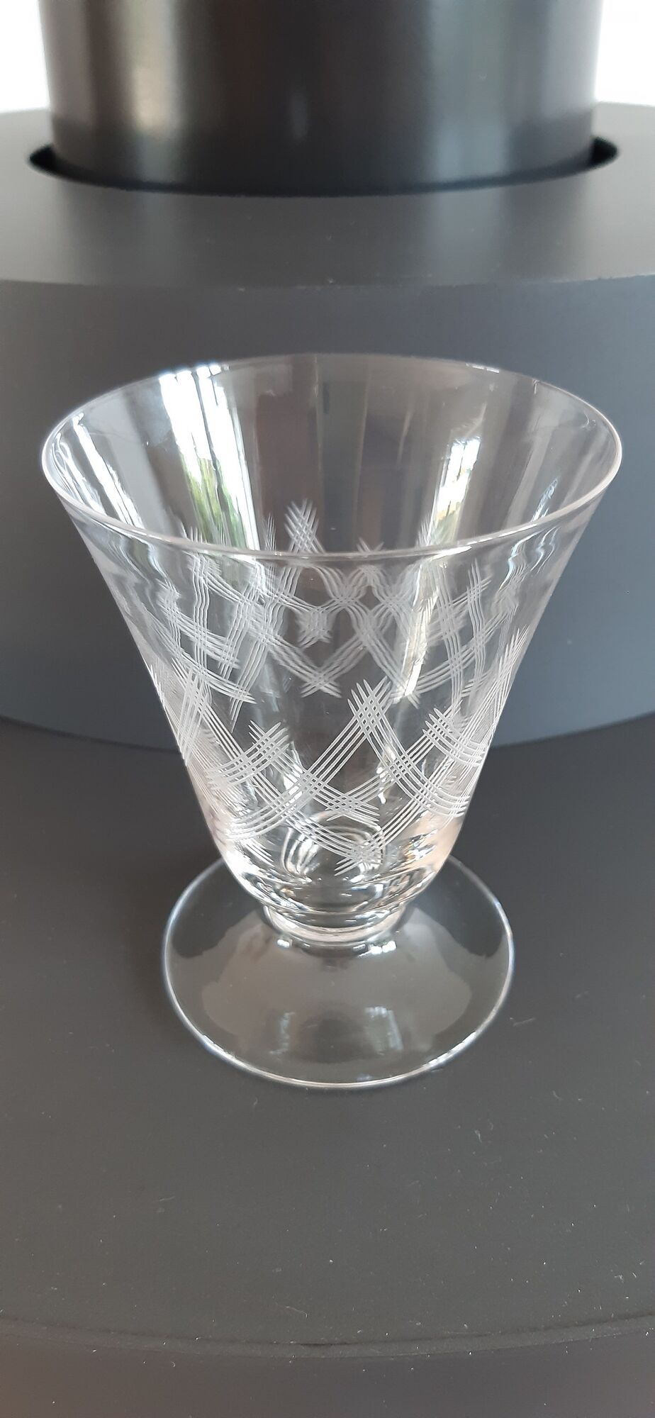 Set of 6 wine glasses on feet engraved years 50-60