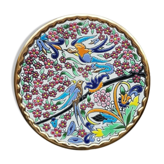 Plat cearco peint à la main avec des émaux et de l’or