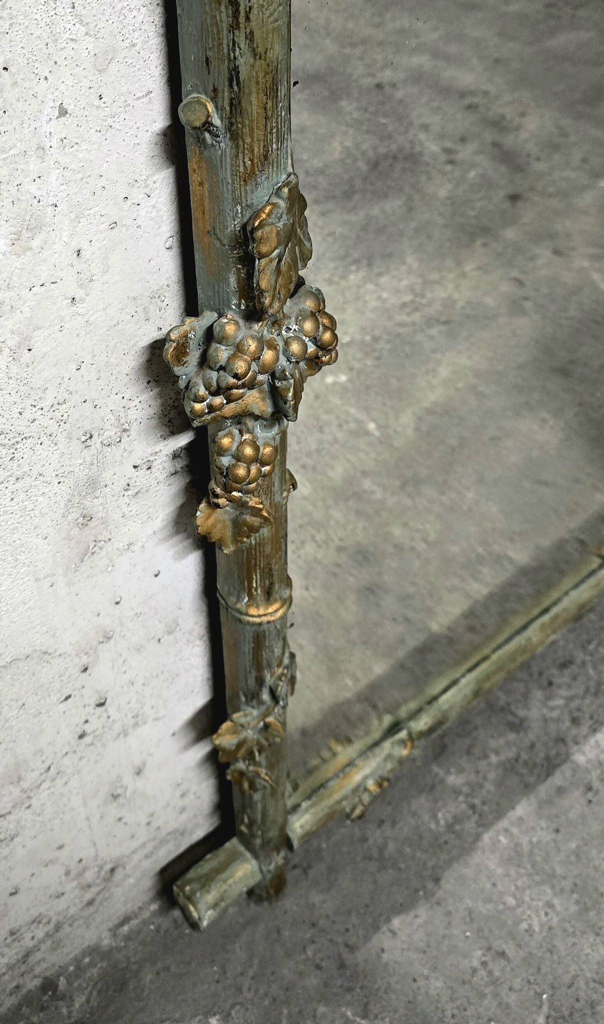 Large Wood and Patinated Stucco Mirror - Floral 1900s Period