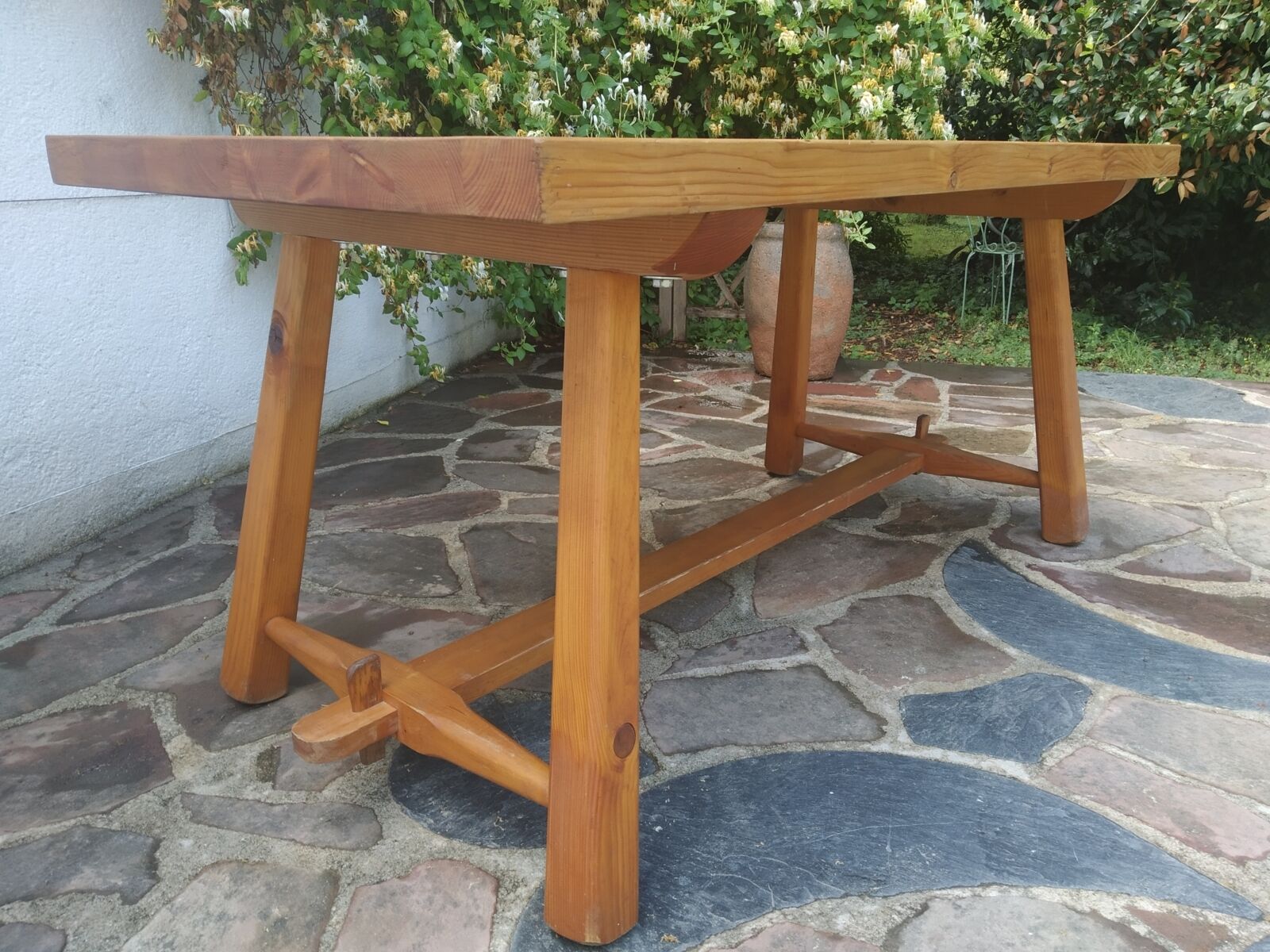 Table chalet feet compass