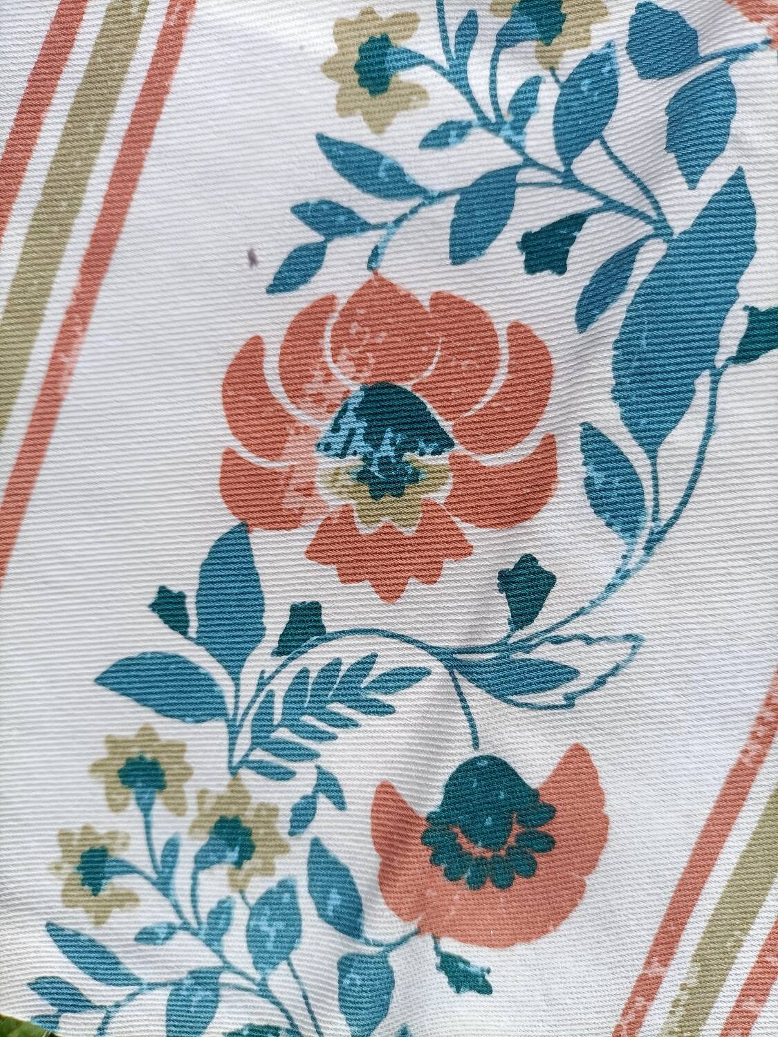 Provencal cushion