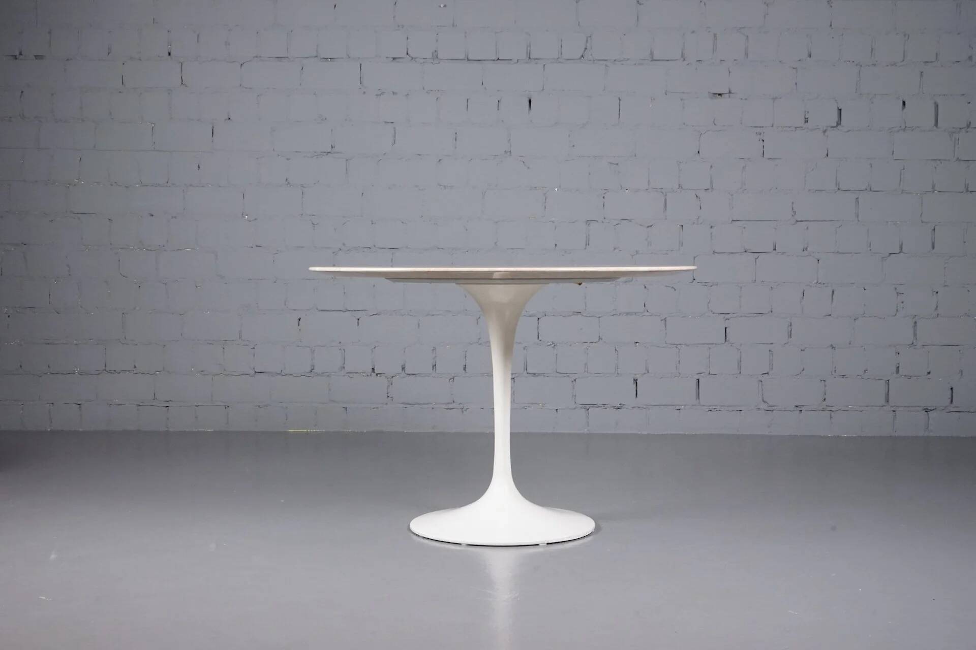 Tulip dining table with Botticino marble by Eero Saarinen for Knoll International