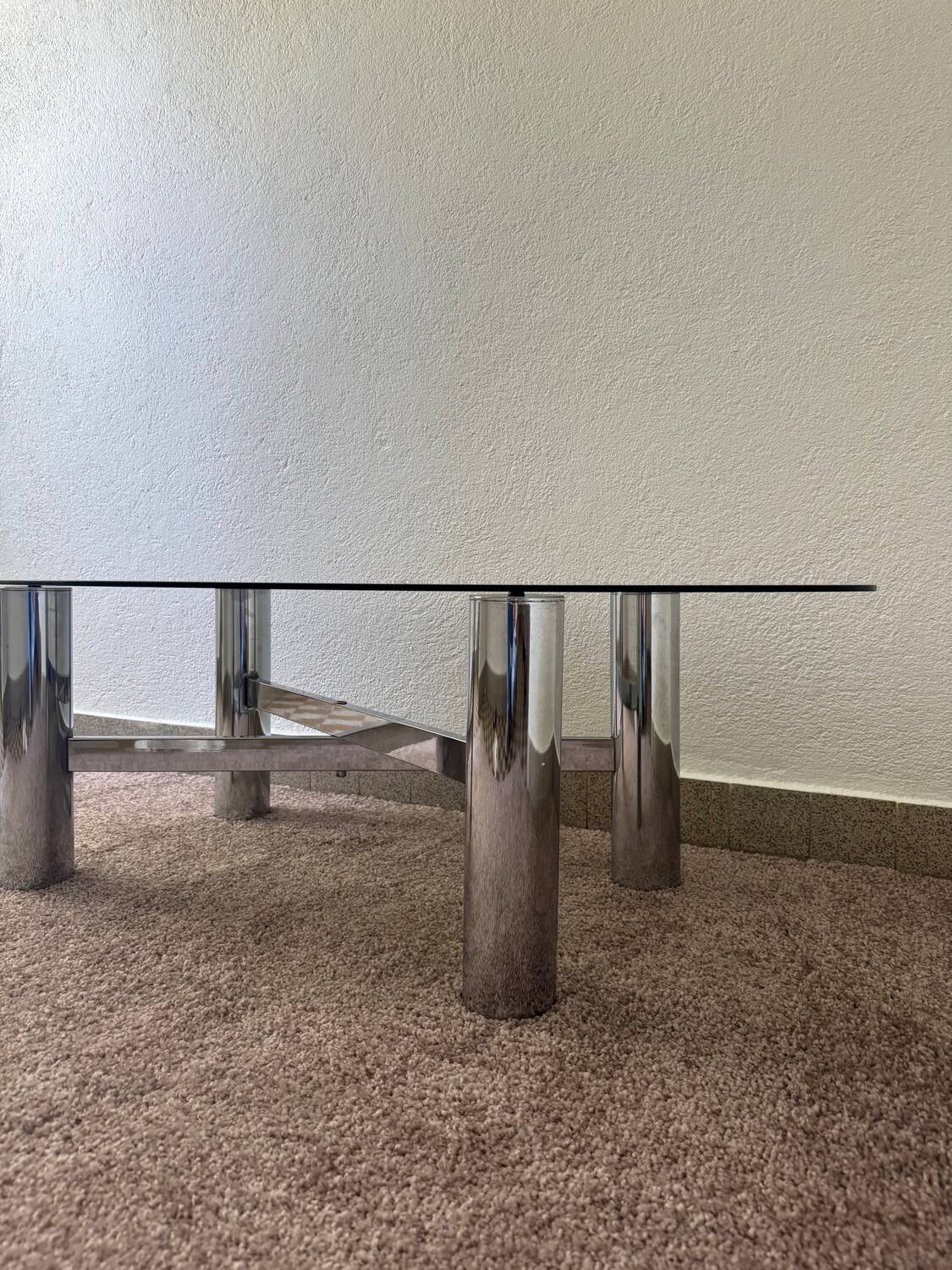 Table basse métal chromé verre fumé années 70