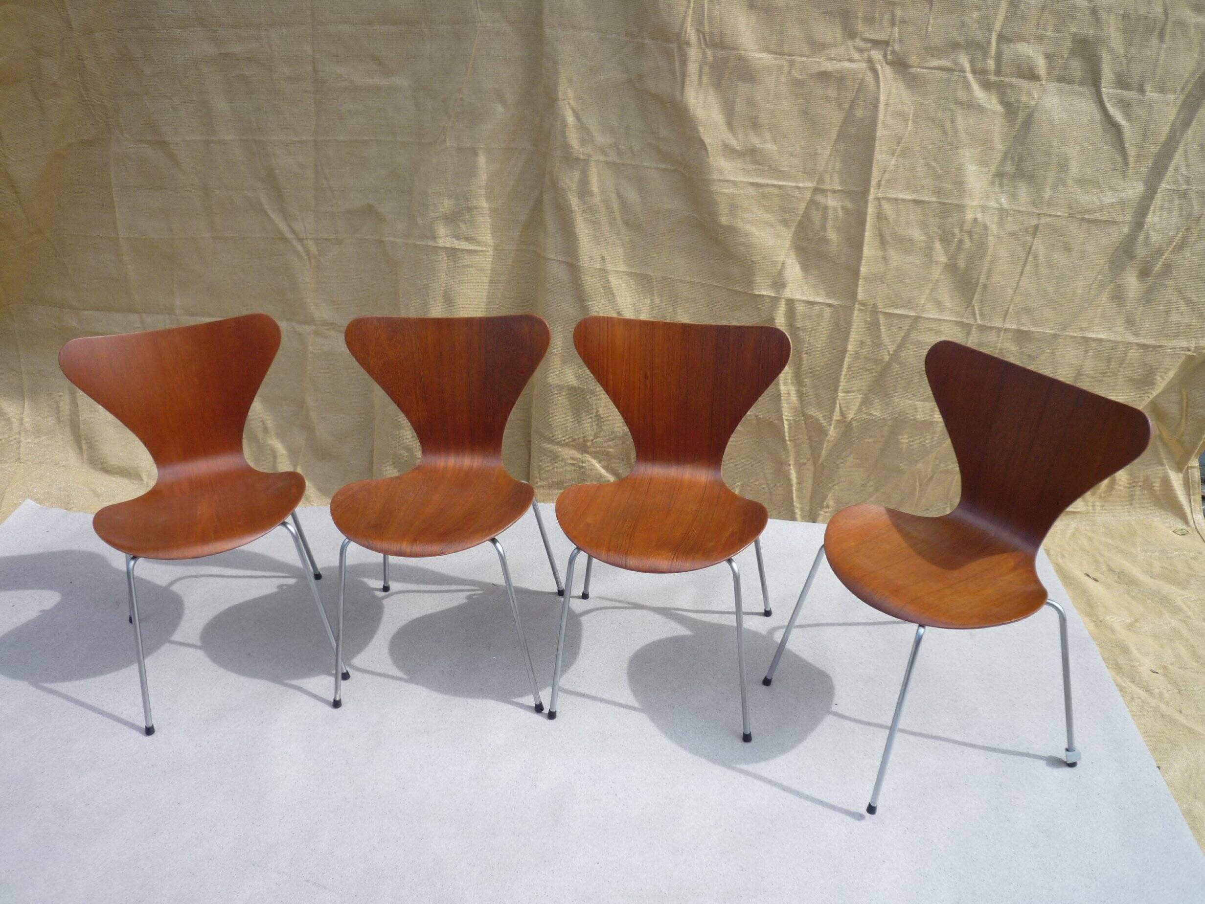 4 chaises Arne Jacobsen en teck Mod.3107