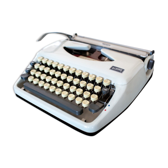 Triumph typewriter Tippa model