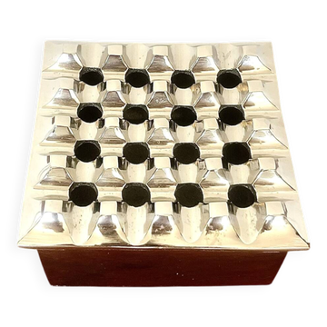 Geometric sculptural ashtray in chrome metal, circa 1960-1970.