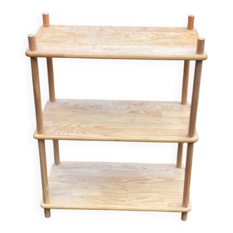 Vintage Scandinavian bookshelf in solid wood from the 1980s.
