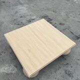 Table basse carrée en pierre avec pieds de balle sculpturaux