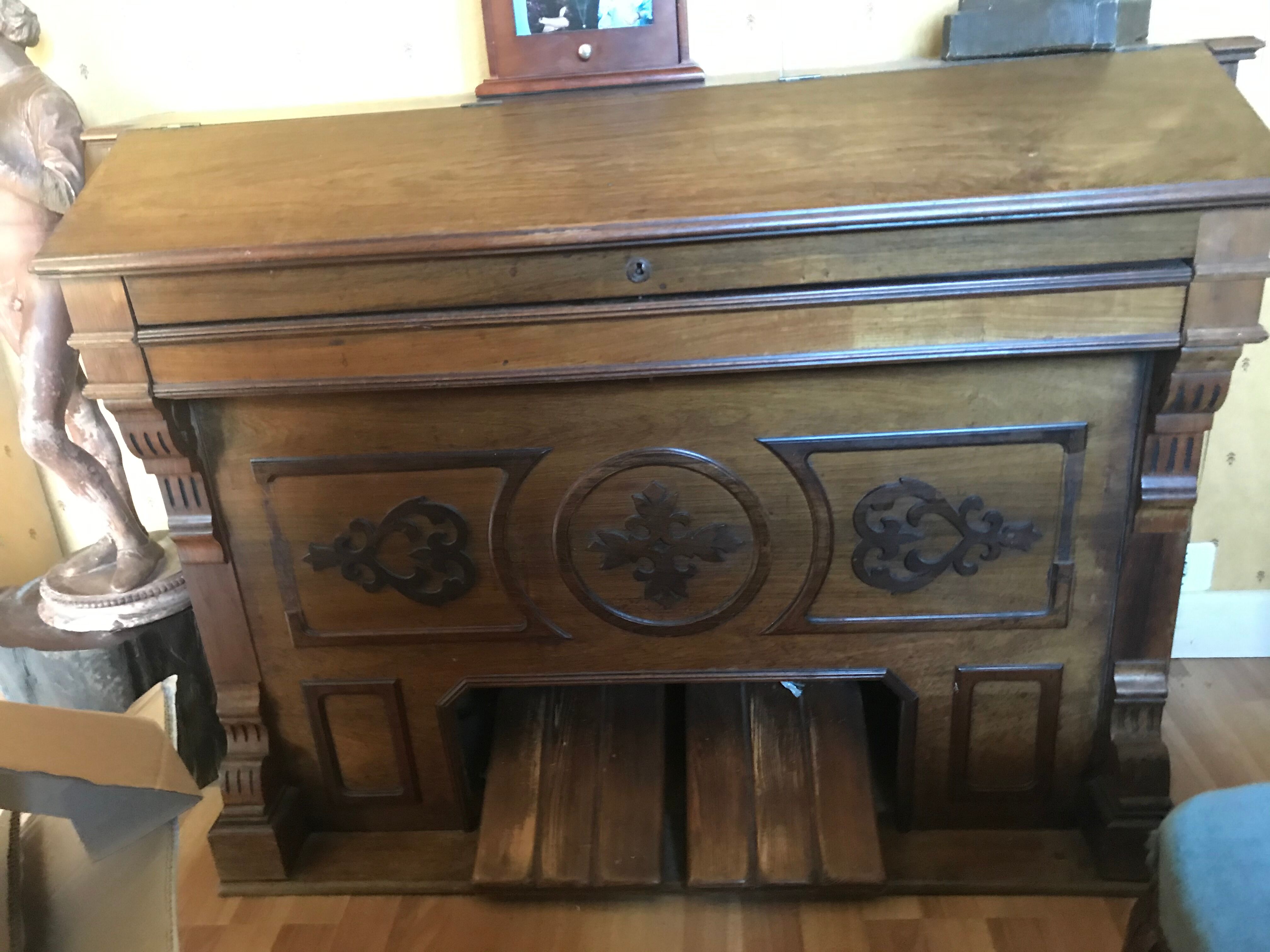 Harmonium ancien en chêne