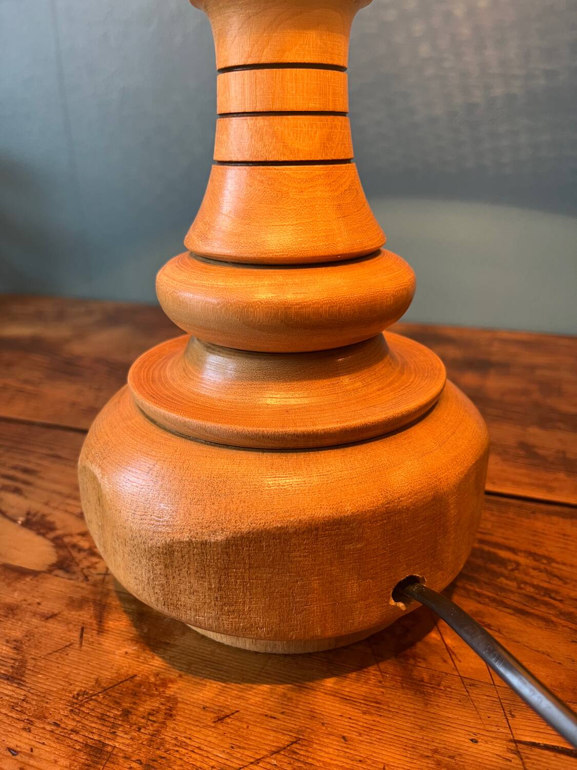 Table lamp with solid wood base, manual work