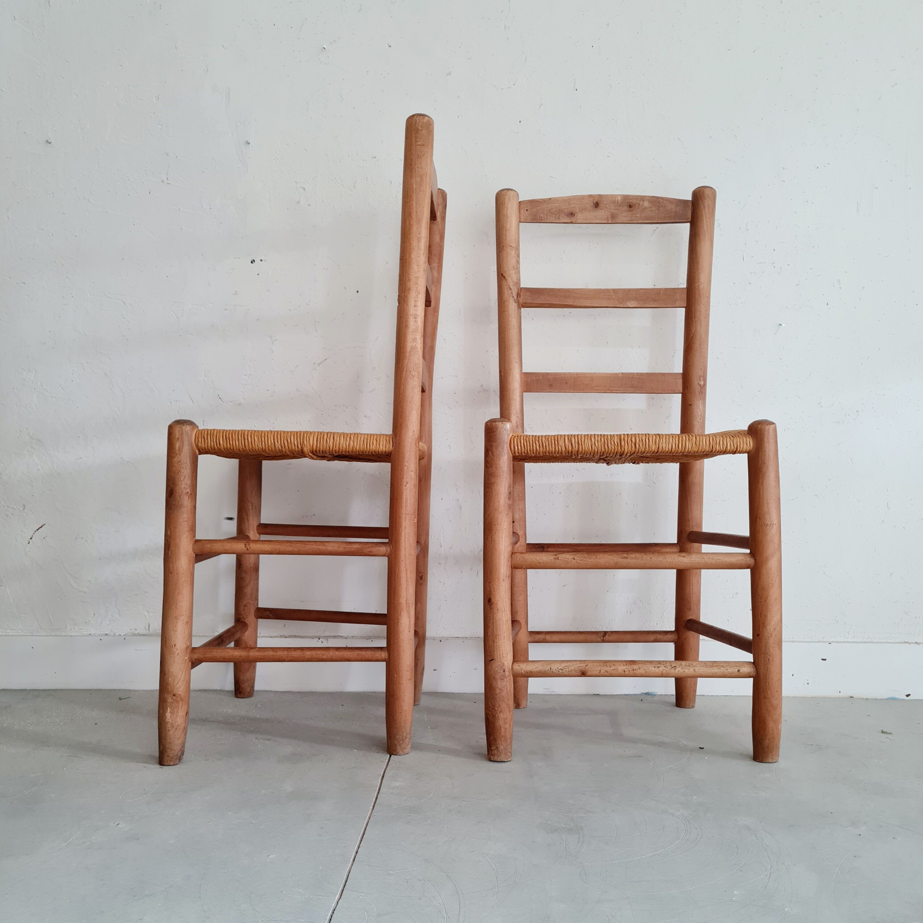 Paire de chaises en bois et paille