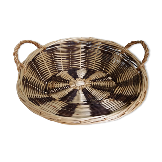 Round wicker presentation basket