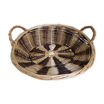Round wicker presentation basket