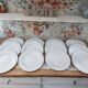 Lot de 12 assiettes plates en porcelaine blanche double liseré argenté