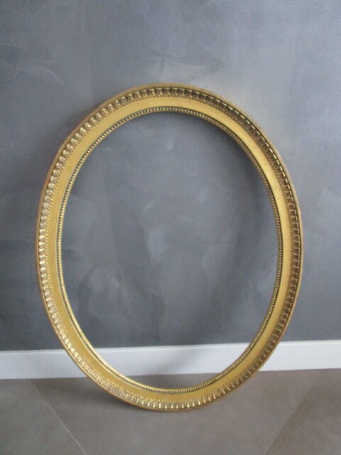Old oval frame in gilded wood