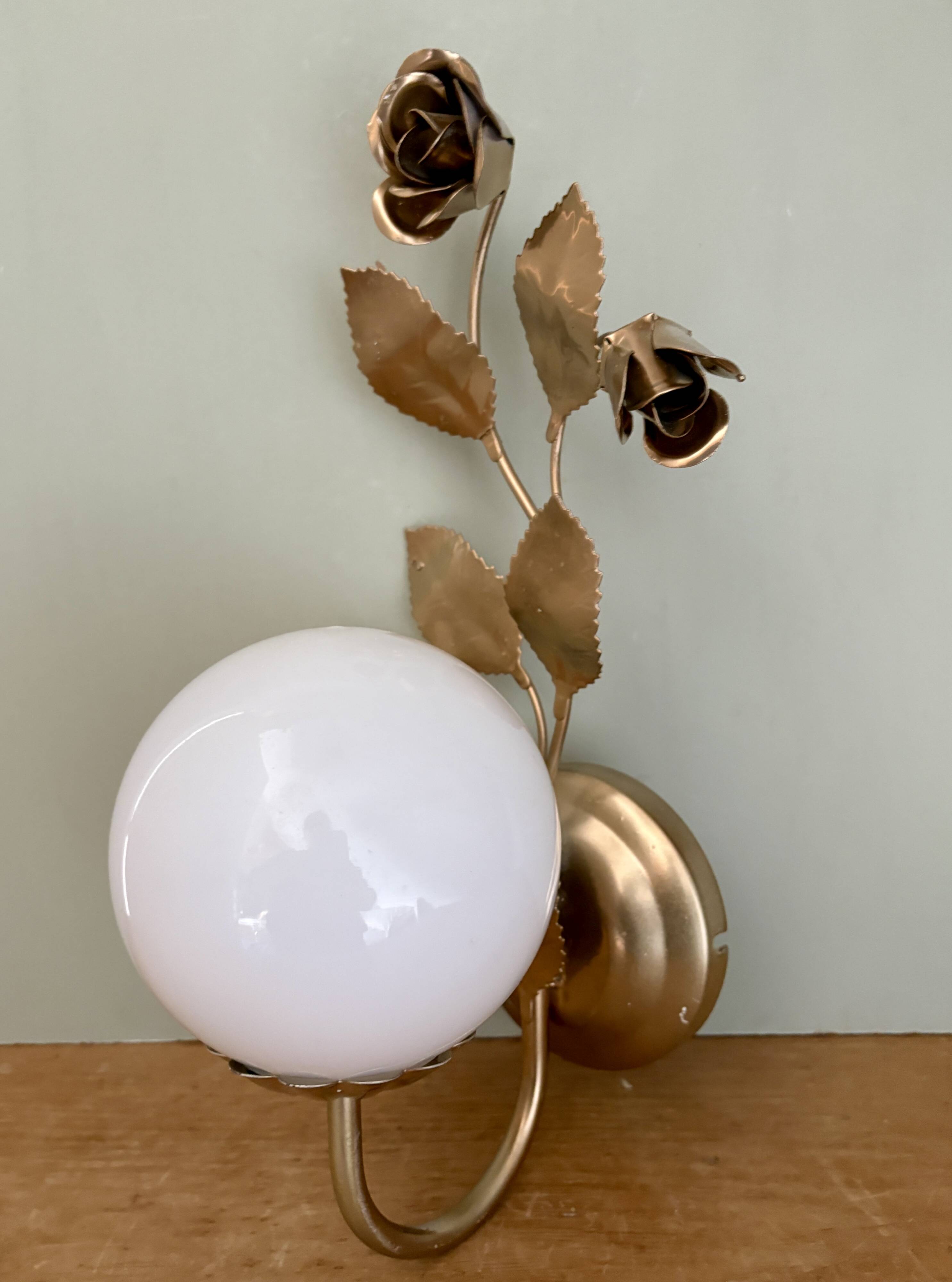 Vintage wall lamp in gold metal and white opaline