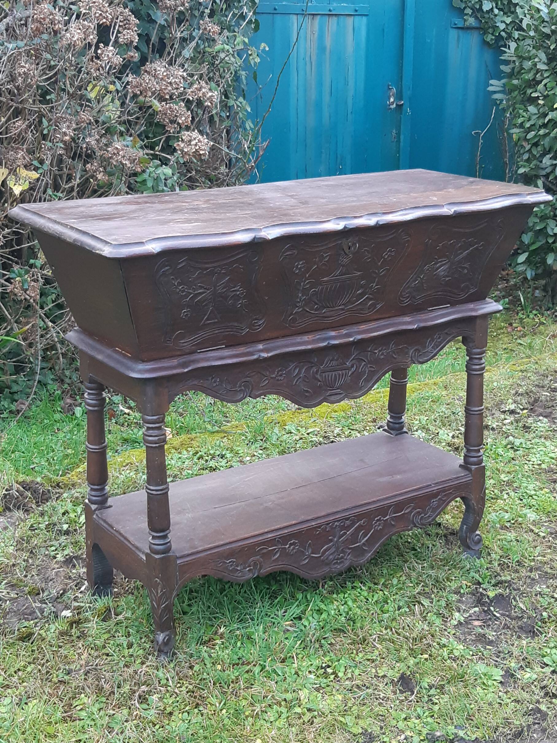 Provençal kneading trough in oak